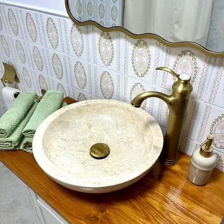 Natalie Sun 100m To The Center דירה קלפה